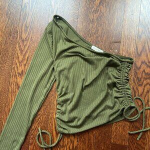 One shoulder, shirred side, fitted top